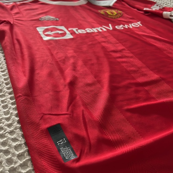 21/22 Manchester United Home Jersey - Picture 4 of 7